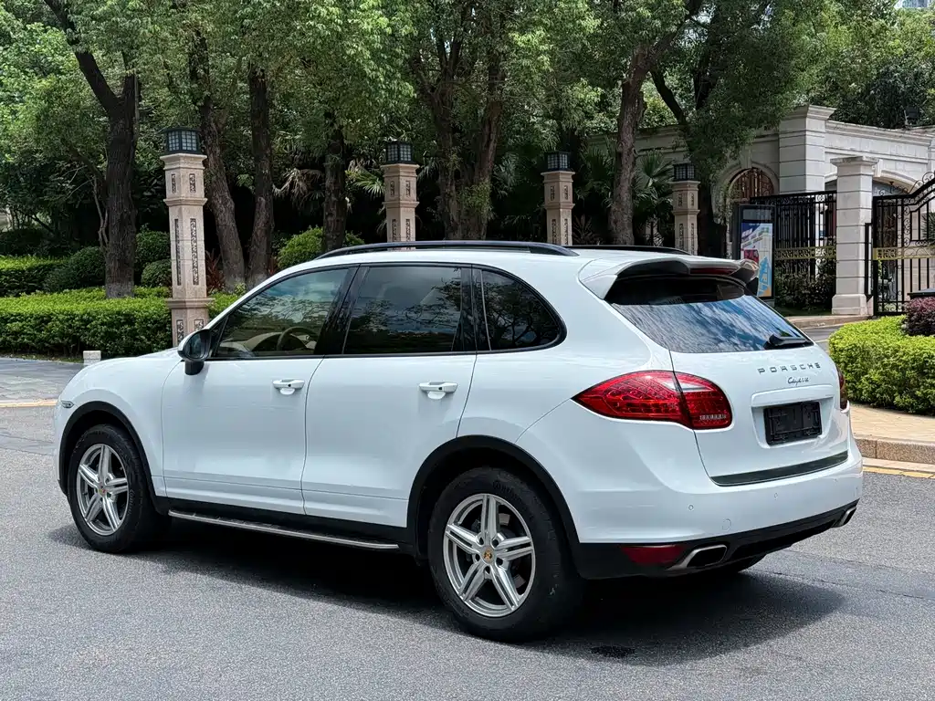 Porsche Cayenne — миниатюра 7