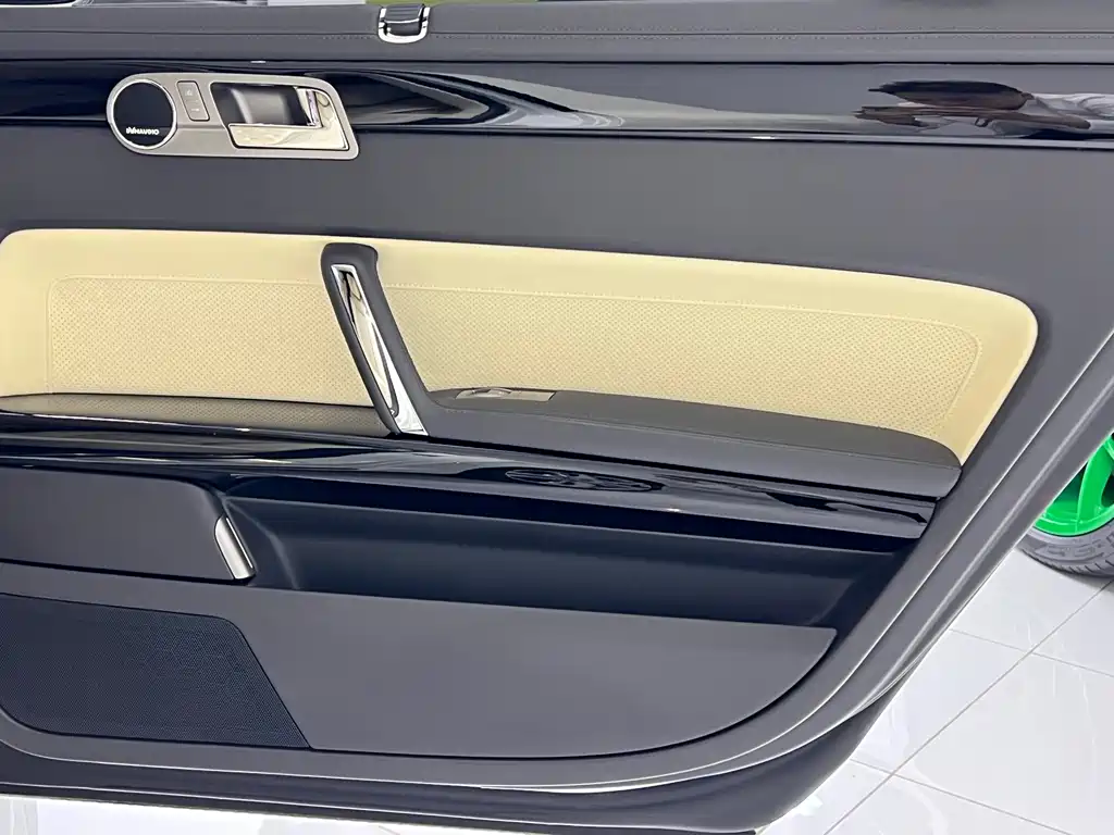 Volkswagen Phaeton — миниатюра 20
