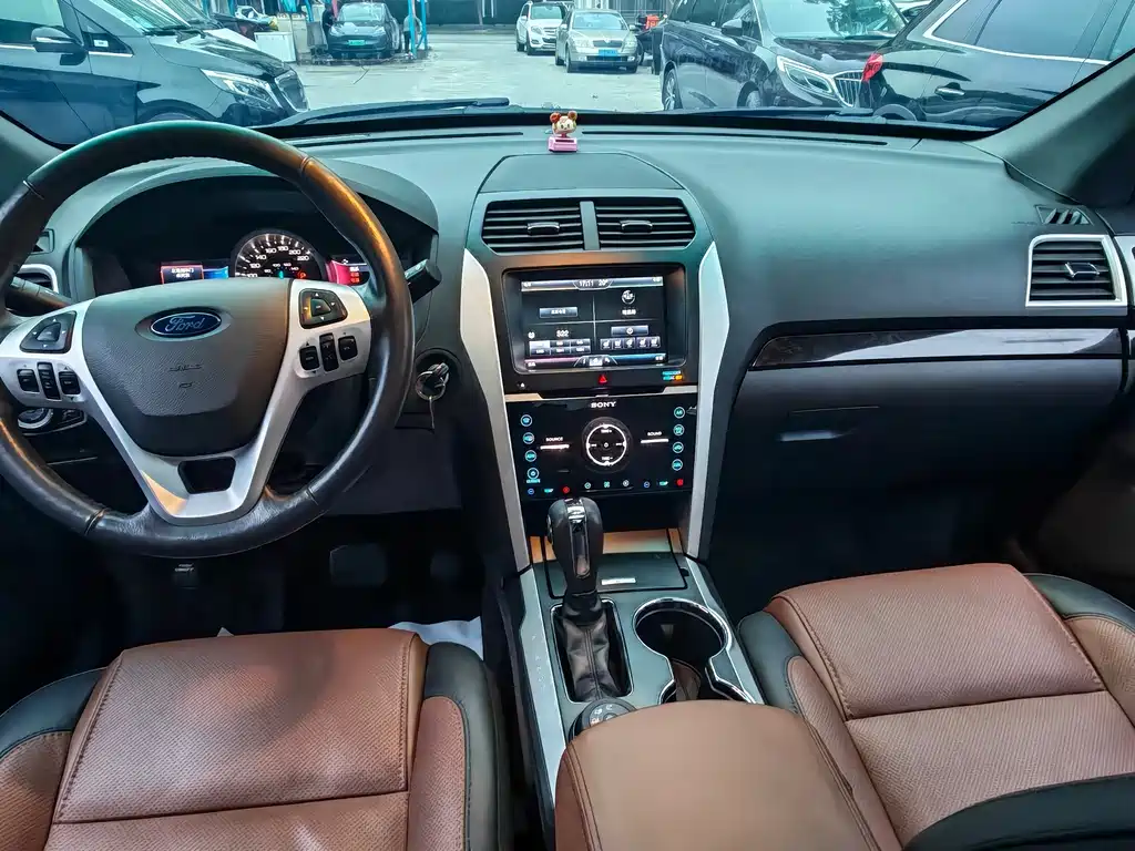 Ford Explorer (Import) — миниатюра 10