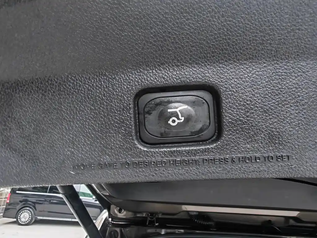 Ford Explorer (Import) — миниатюра 12