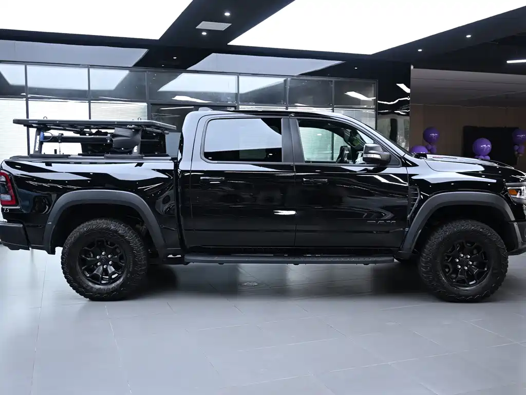 Ram Trucks 2023 6.2T AT