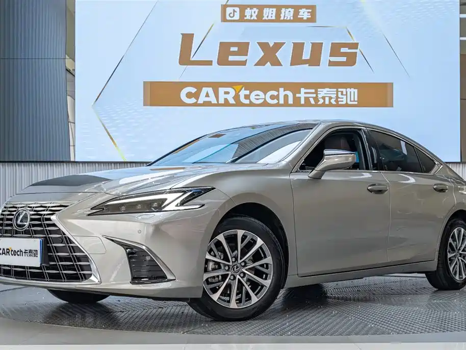 Lexus ES 2025