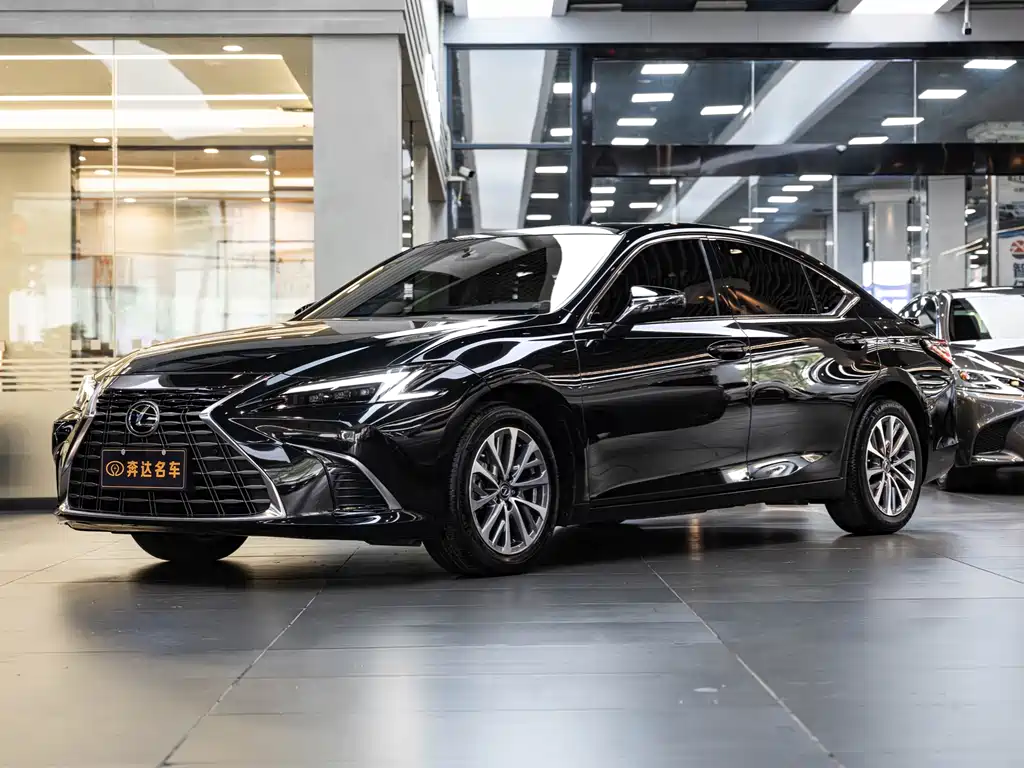 Lexus ES 2025