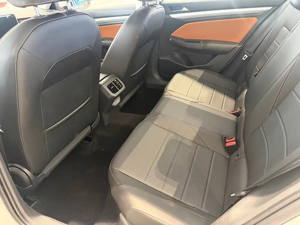 Volkswagen Bora 2026 200TSI DSG