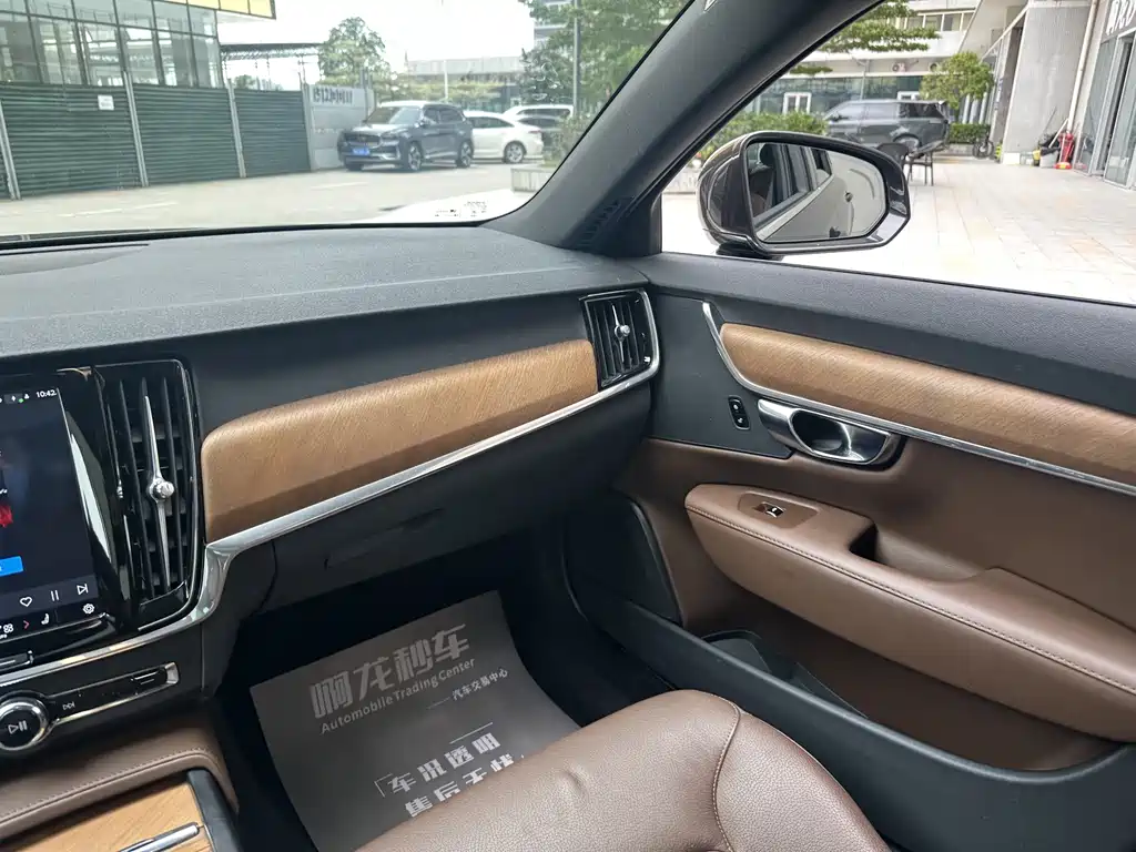 Volvo S90 2024 B5 Luxury