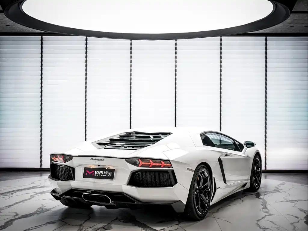 Lamborghini Aventador — миниатюра 5
