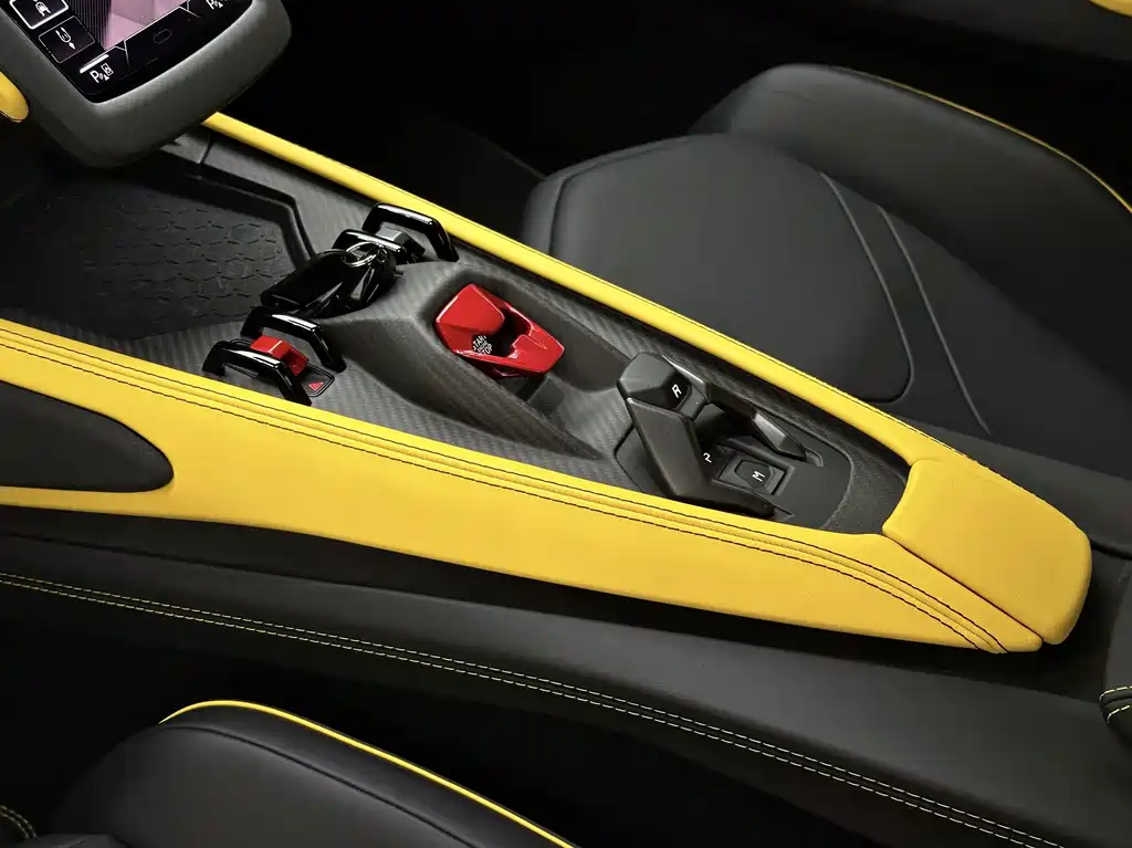 Lamborghini Revuelto — миниатюра 6
