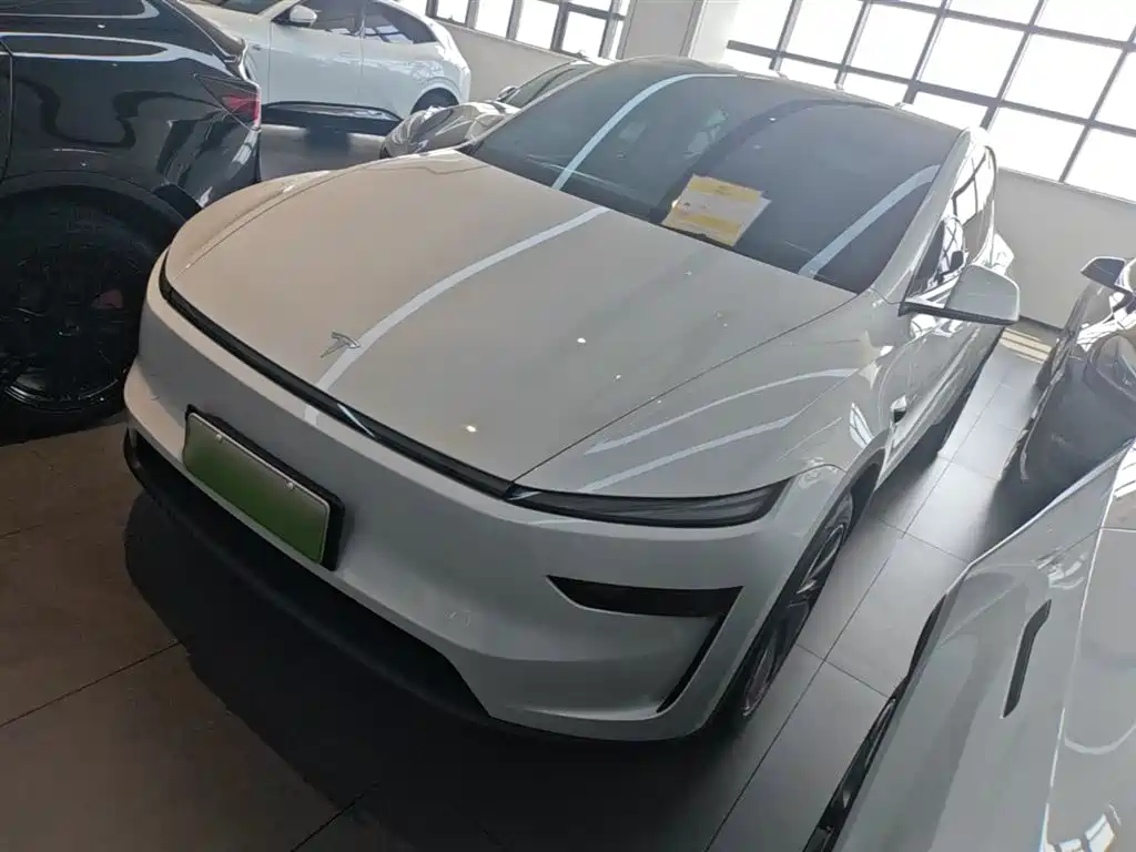 Tesla Model Y 2025