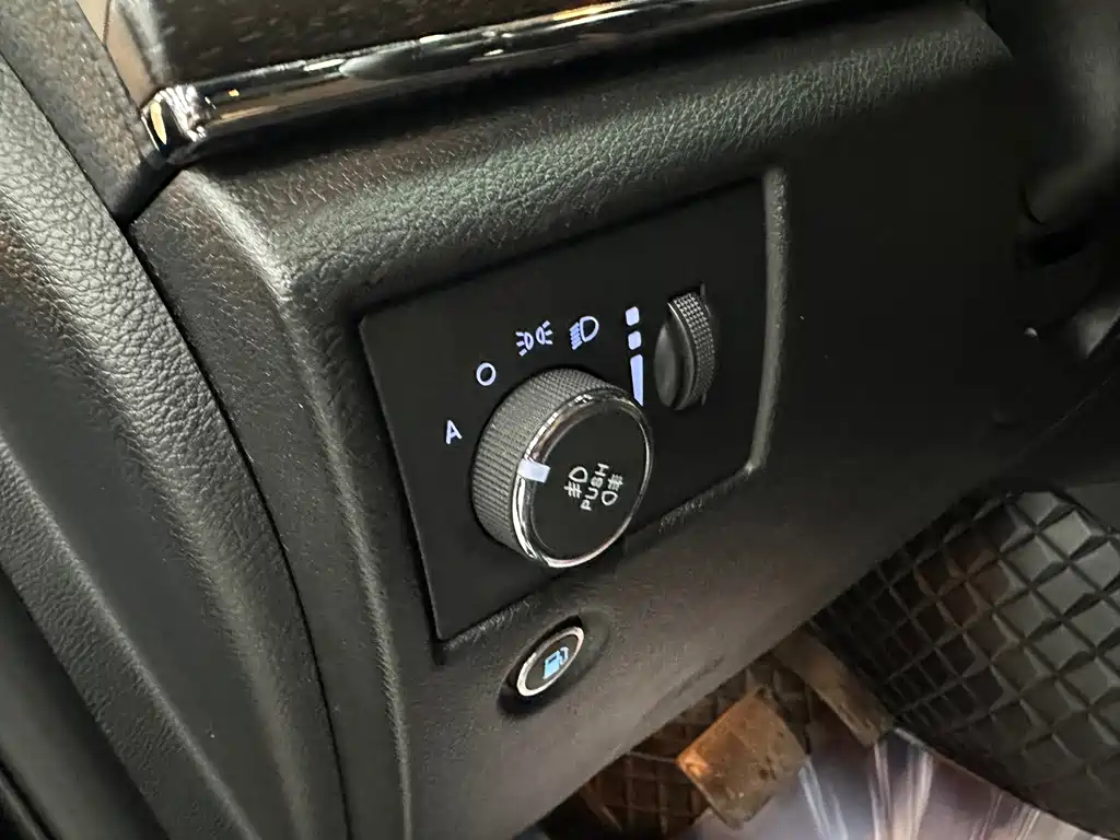 Jeep Grand Cherokee (Import) — миниатюра 6