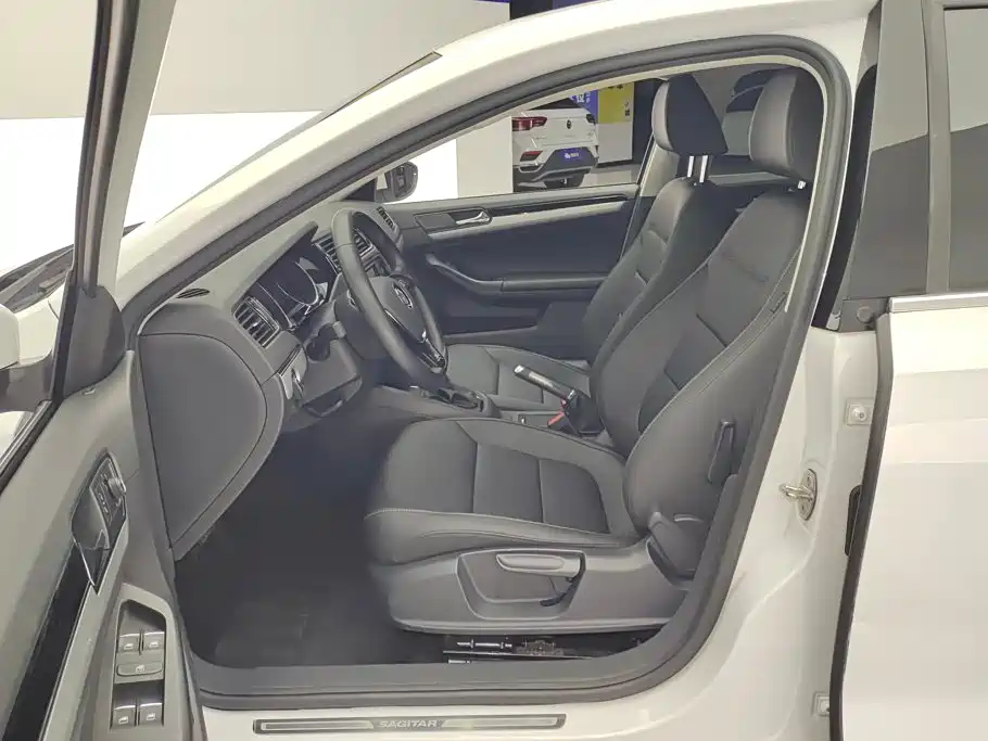 Volkswagen Sagitar — миниатюра 9