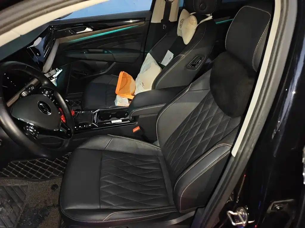 Volkswagen Passat PHEV — миниатюра 11