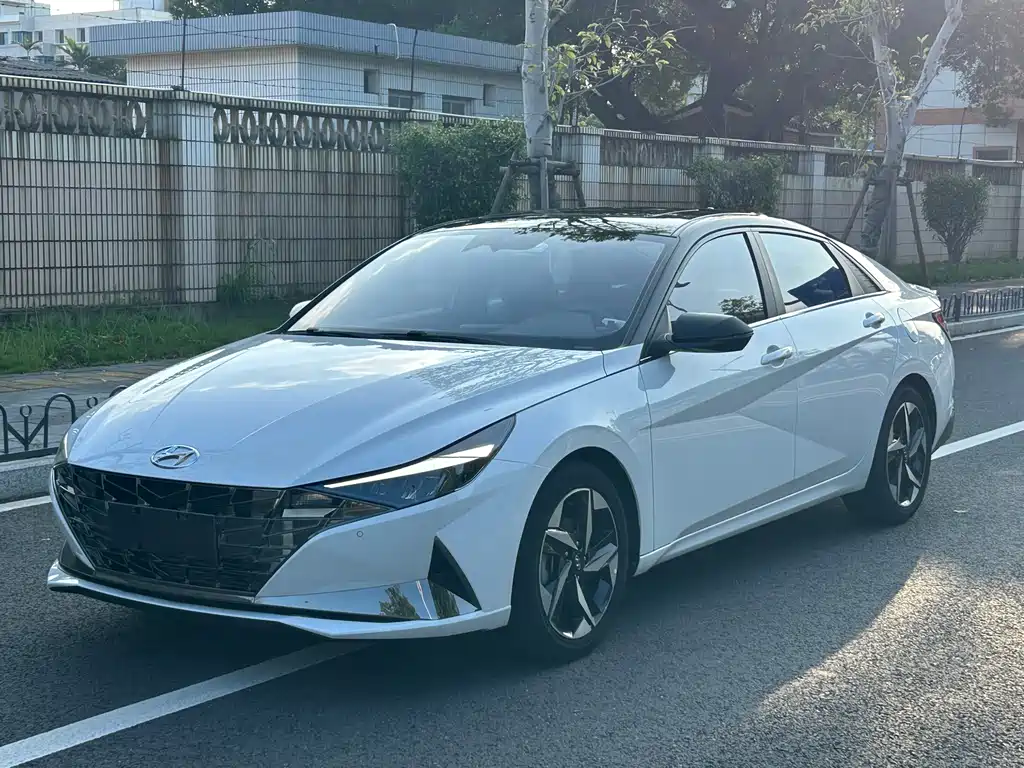 Hyundai Elantra 2022