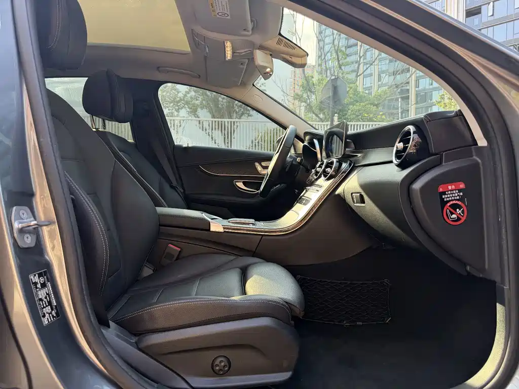 Mercedes-Benz C-Class — миниатюра 6