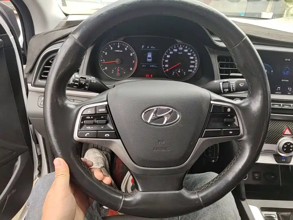 Hyundai Elantra — миниатюра 11