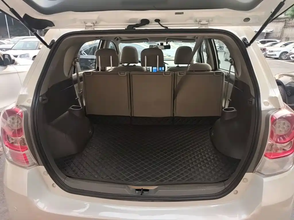 Toyota Verso — миниатюра 19