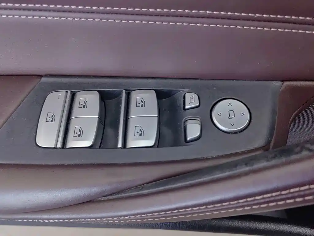 BMW 5 Series New Energy — миниатюра 9