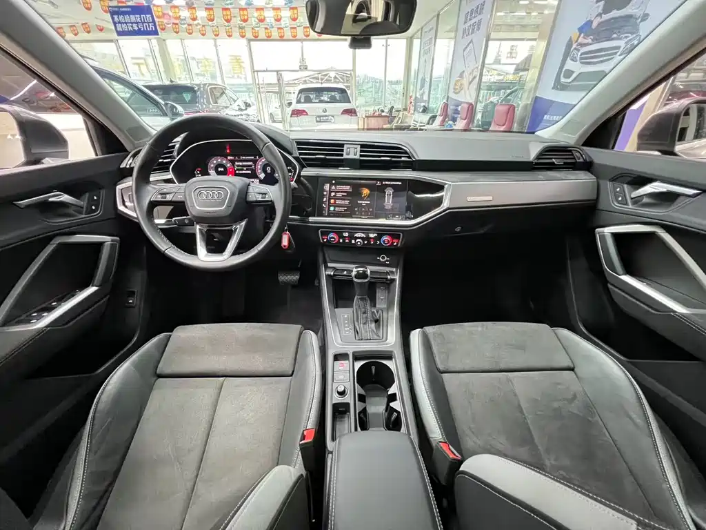 Audi Q3 2023 35 TFSI (1.4T)