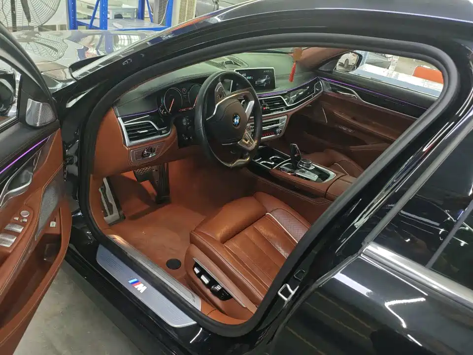 BMW 7 Series — миниатюра 3