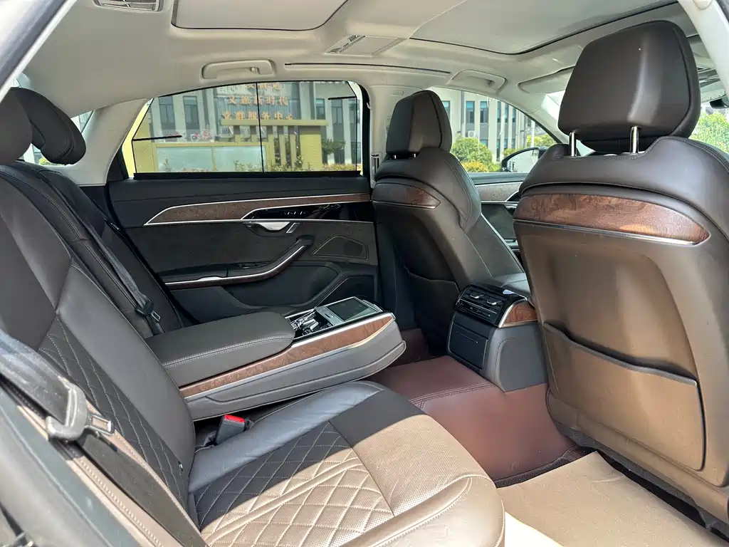 Audi A8 — миниатюра 12