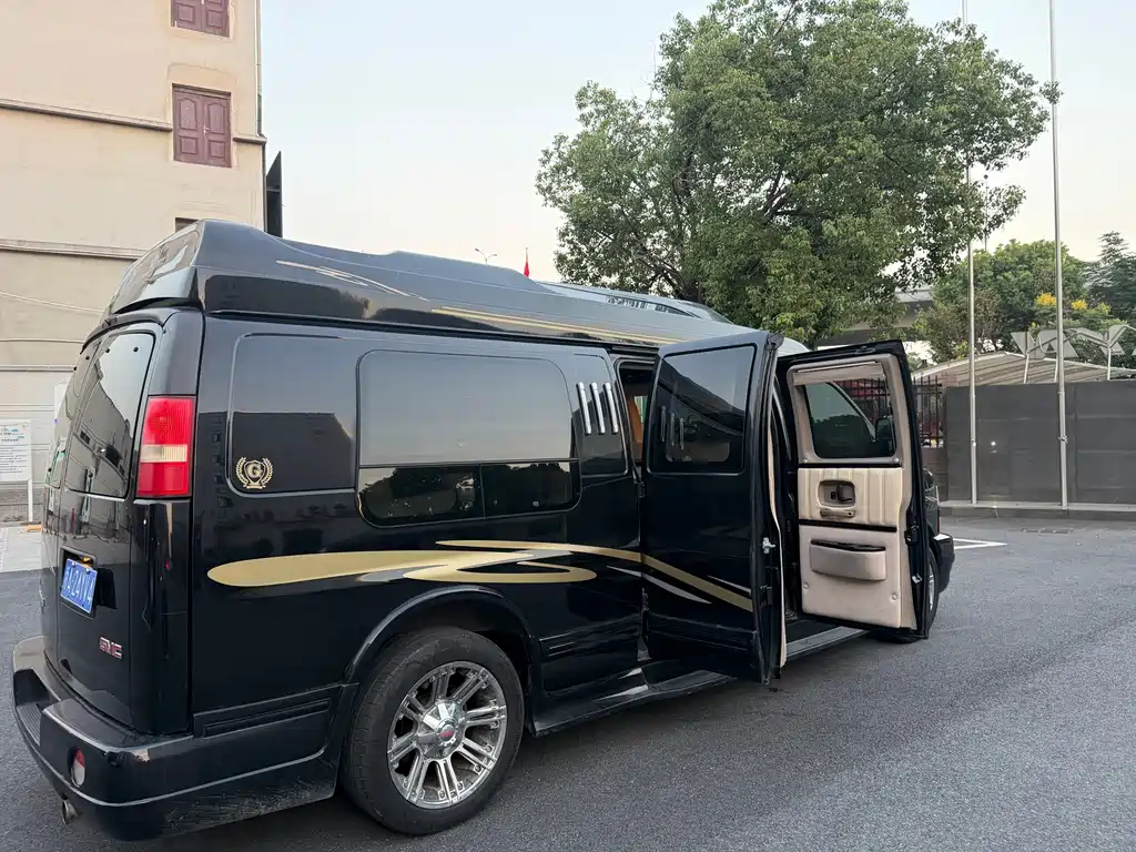 GMC Savana — миниатюра 6