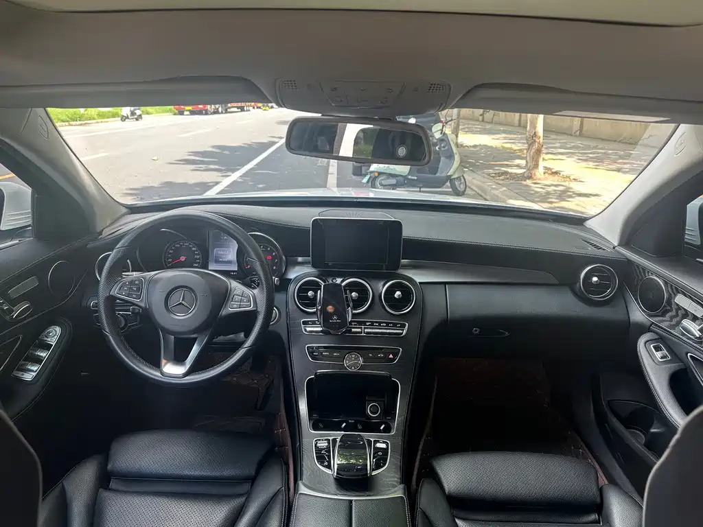 Mercedes-Benz C-Class — миниатюра 6