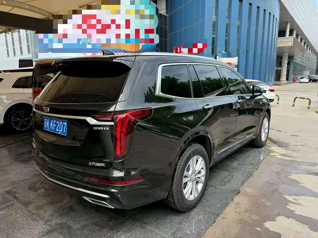 Cadillac XT6 2021 28T мест
