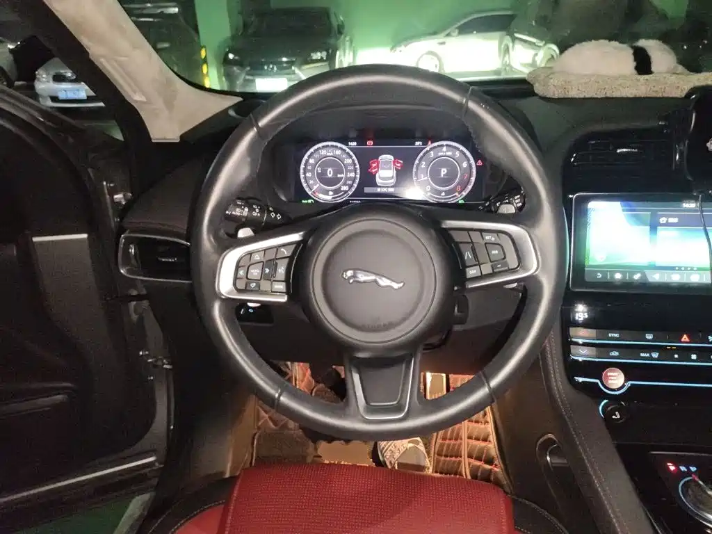 Jaguar F-PACE — миниатюра 11