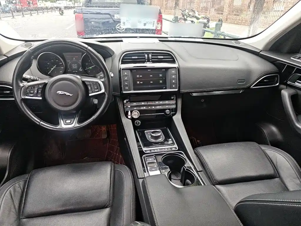 Jaguar F-PACE — миниатюра 10