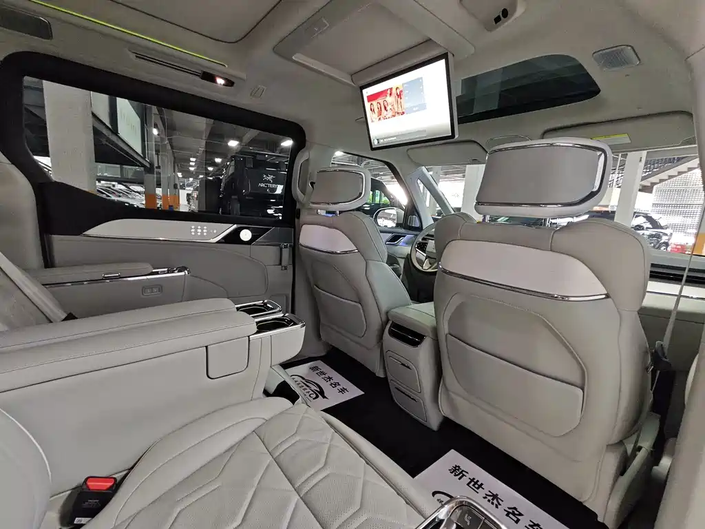 Volvo EM90 — миниатюра 8