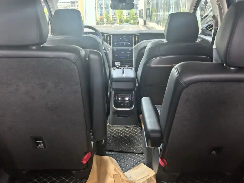 Hongqi Hongqi HS7 PHEV — миниатюра 13