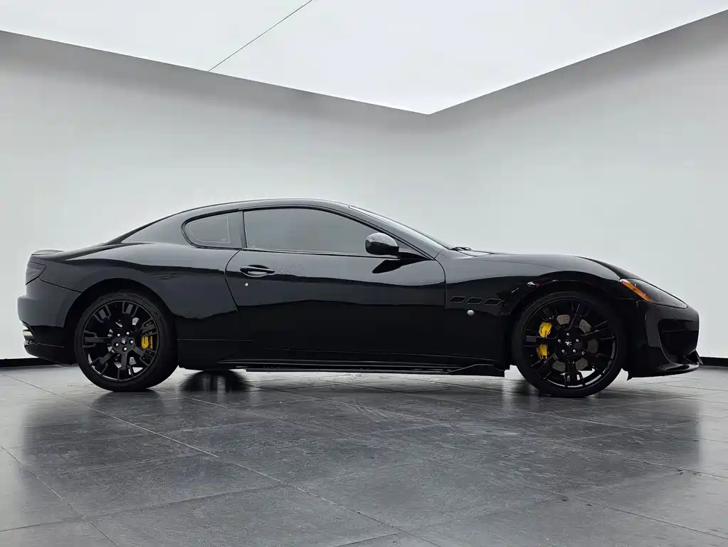 Maserati GranTurismo — миниатюра 8