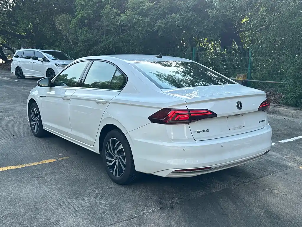 Volkswagen Bora EV — миниатюра 4