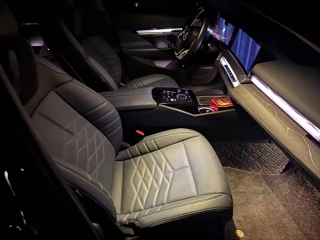 BMW 5 Series — миниатюра 3