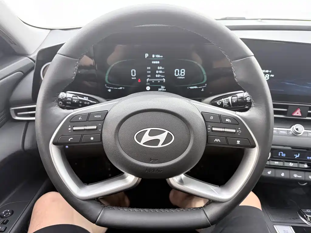 Hyundai Elantra 2023 1.5L CVT LUX Luxury