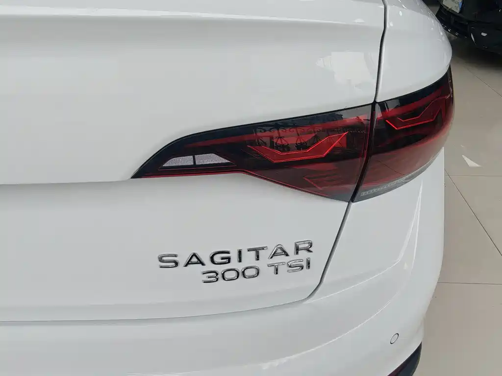 Volkswagen Sagitar - фото 5