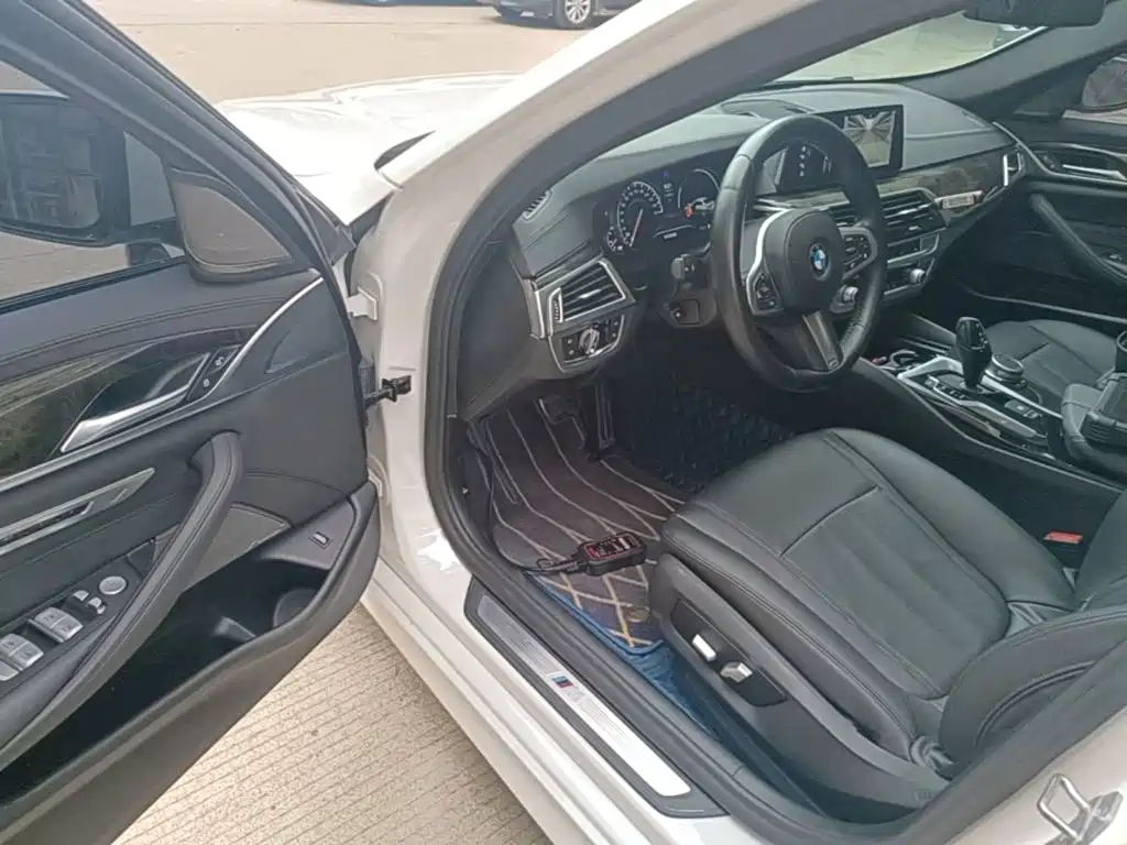 BMW 5 Series — миниатюра 16