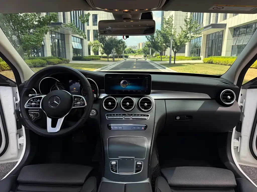 Mercedes-Benz C-Class — миниатюра 13