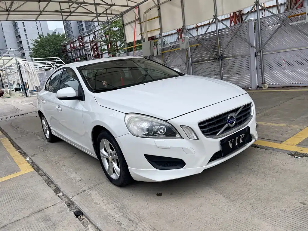 Volvo S60 (Import) — миниатюра 3