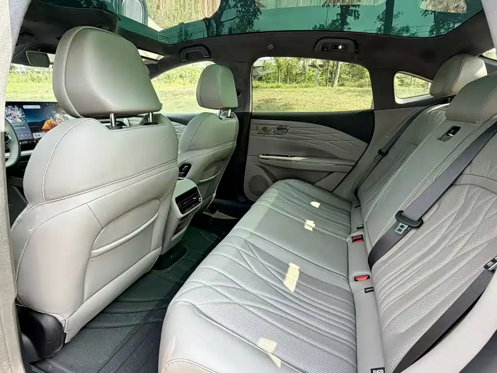 Geely Galaxy Galaxy 8 8 2026 225km EM-i