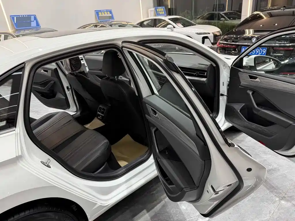 Volkswagen Sagitar — миниатюра 8