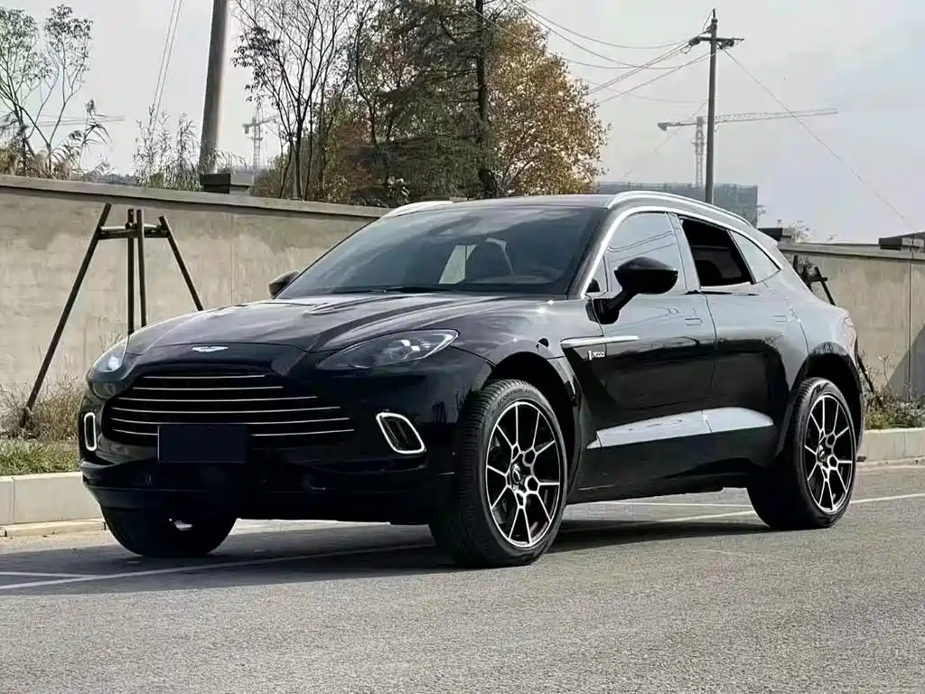 Aston Martin DBX 2021