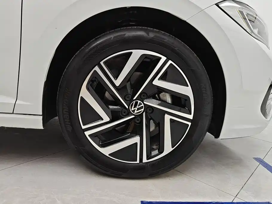 Volkswagen Sagitar 2025 300TSI DSG