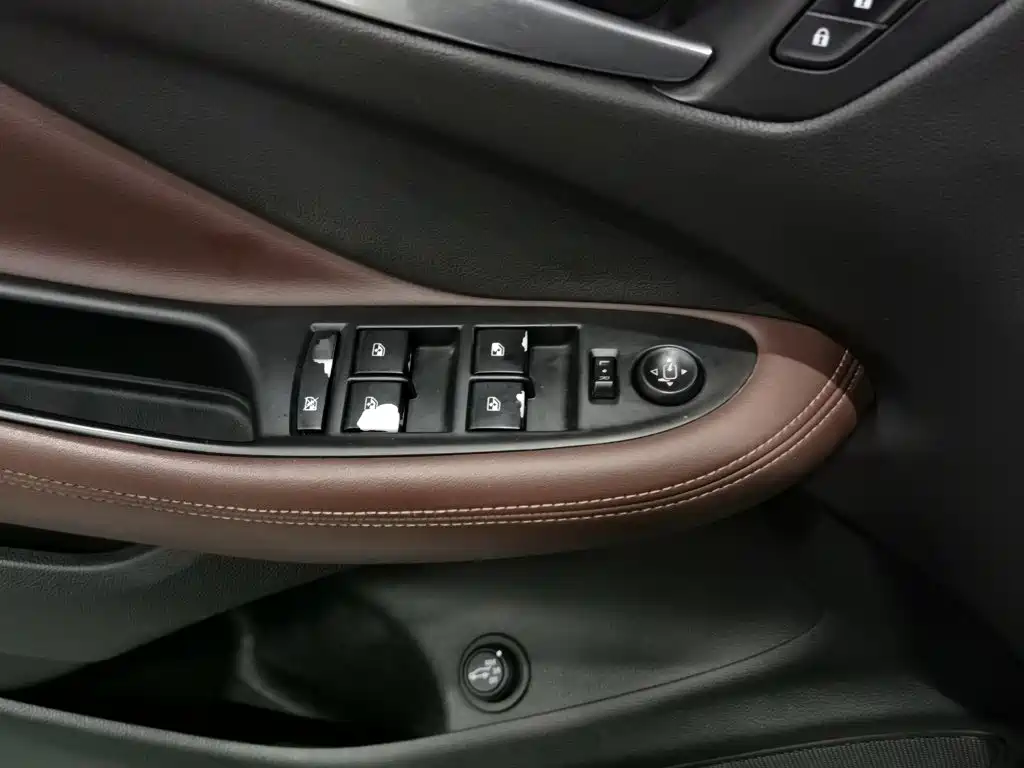 Buick Envision Plus — миниатюра 9