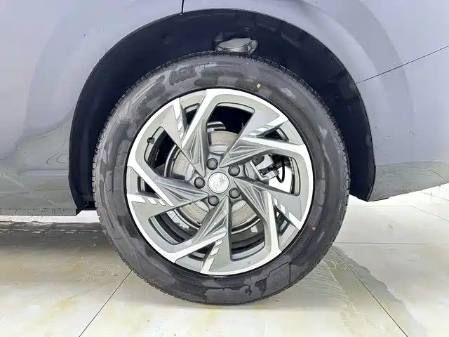 Hongqi Hongqi HS3 PHEV — миниатюра 14