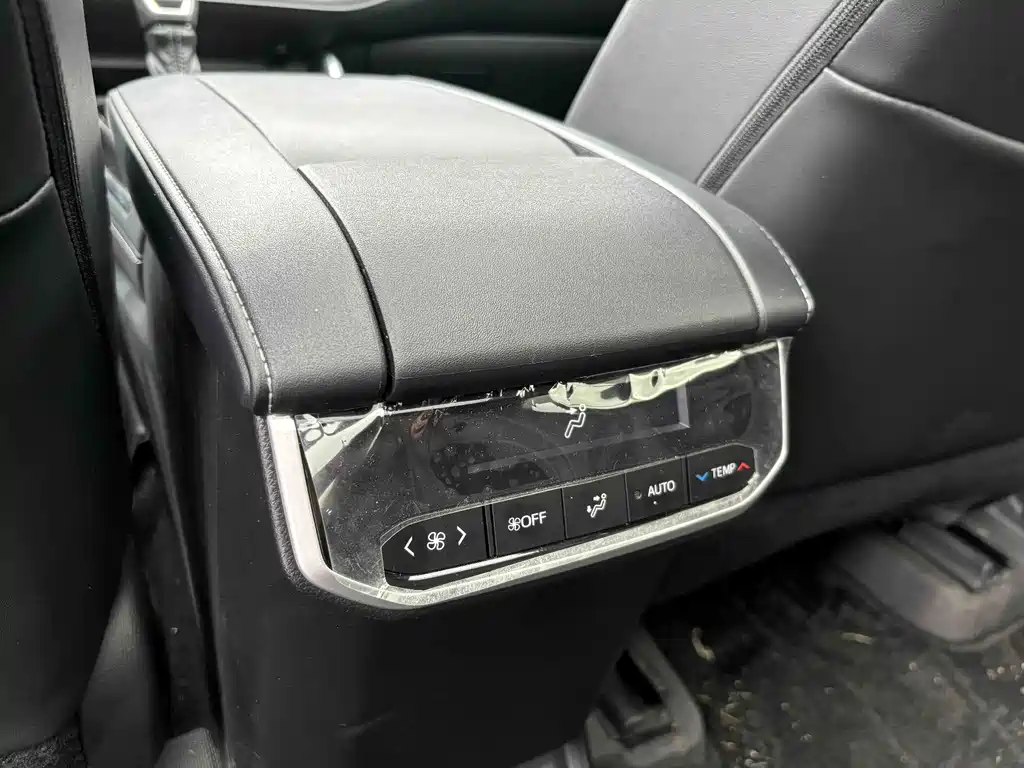 Toyota Crown Kluger — миниатюра 16