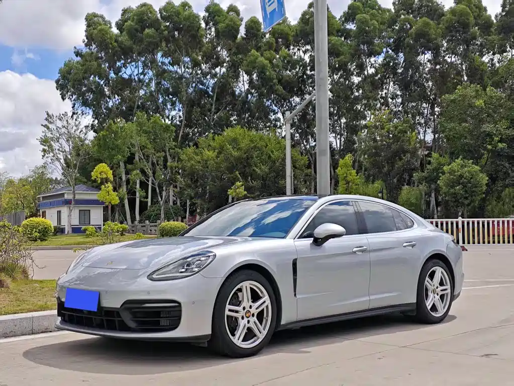 Porsche Panamera 2021