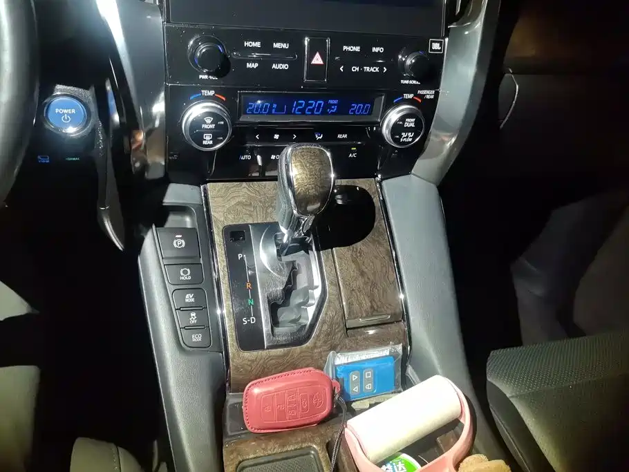 Toyota Vellfire — миниатюра 16