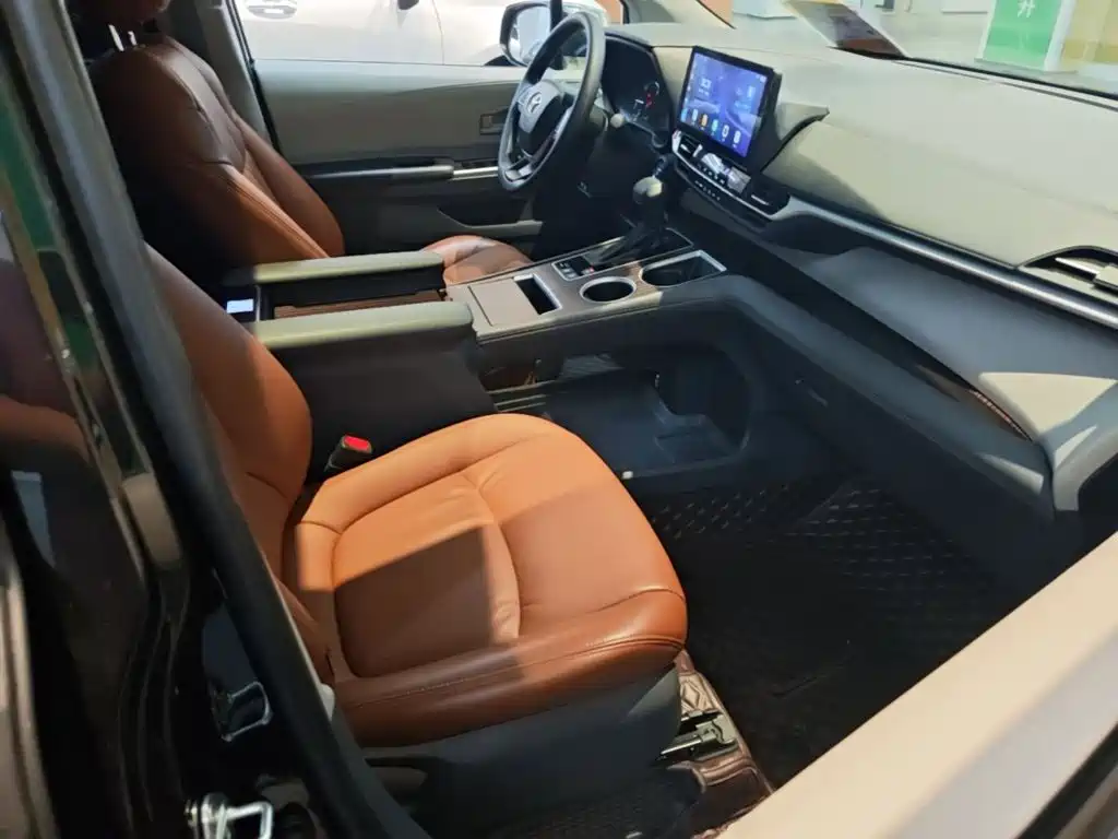 Toyota Sienna — миниатюра 25
