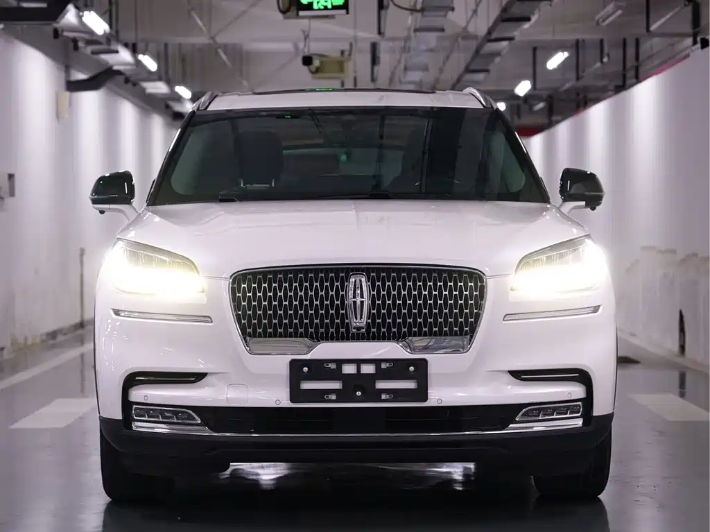 Lincoln Aviator — миниатюра 3