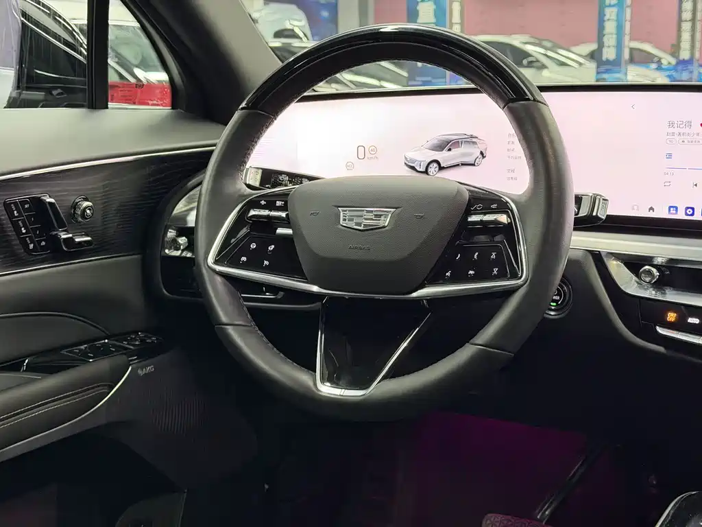 Cadillac IQ 2022 Luxury